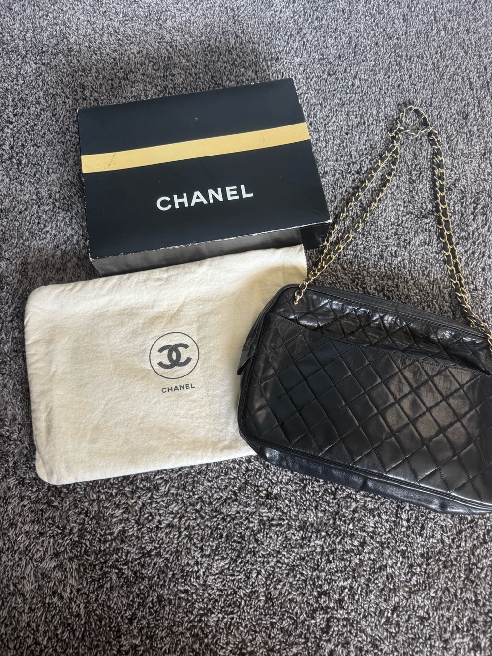 CHANEL Black Quilted Leather Shoulder Bag with Gold Chain